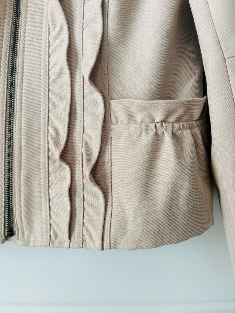 Barclay Beige Ruffled Zip-Front Jacket - Size 2 - Picture 4 of 11